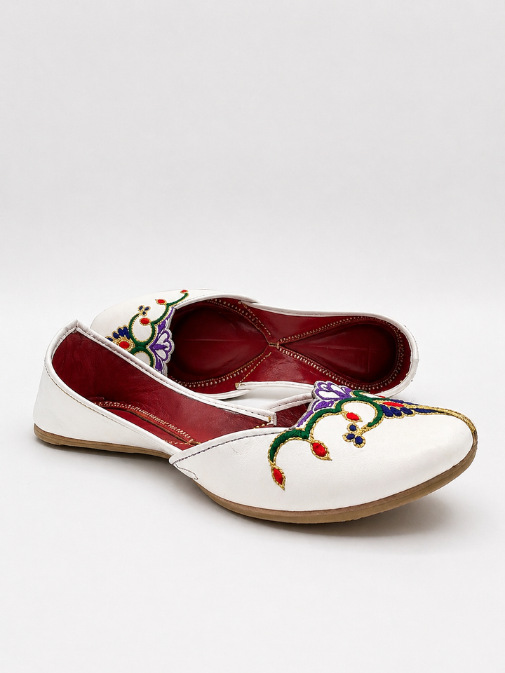 White Floral Embroidered Jutti – Ladies Classic
